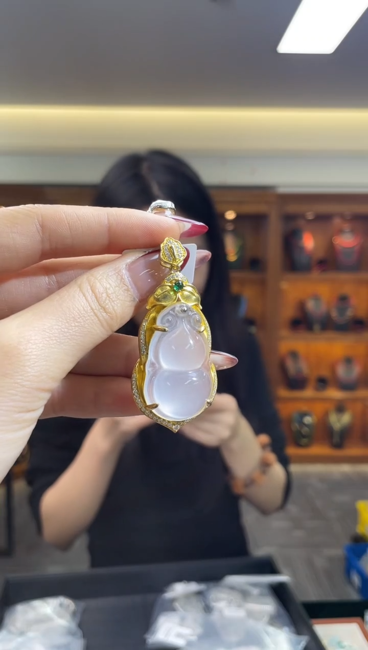 颈饰未镶嵌石英质玉（多样性发一件）