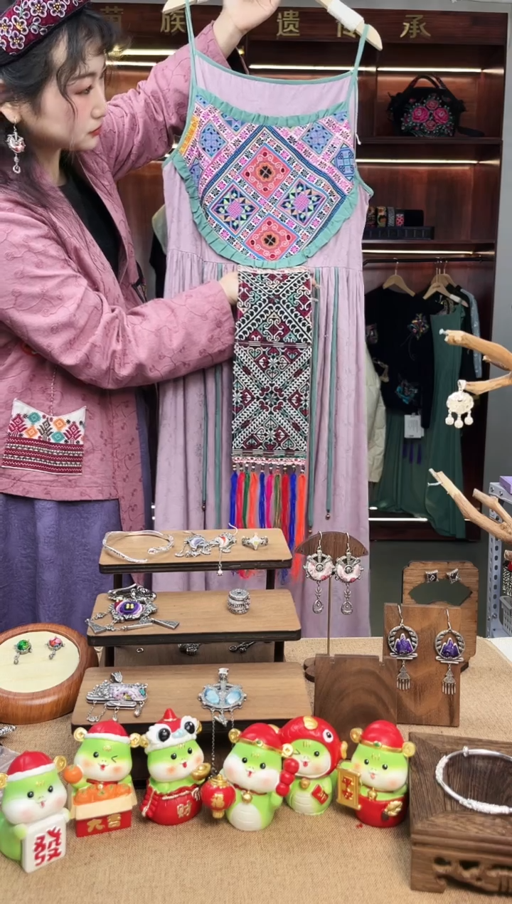 【闪购商品】织绣A51黔东南苗族刺绣