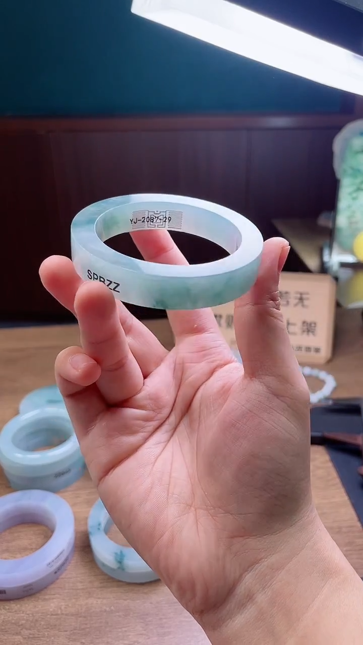 定制翡翠手镯未镶嵌定制