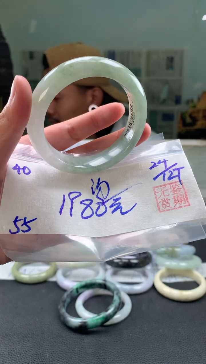 未镶嵌手镯翡翠泡****?翡翠手镯 下单联系小耳机#40