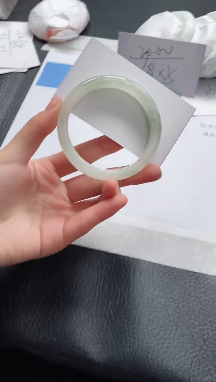 【闪购商品】石英质玉手镯未镶嵌T143-57+