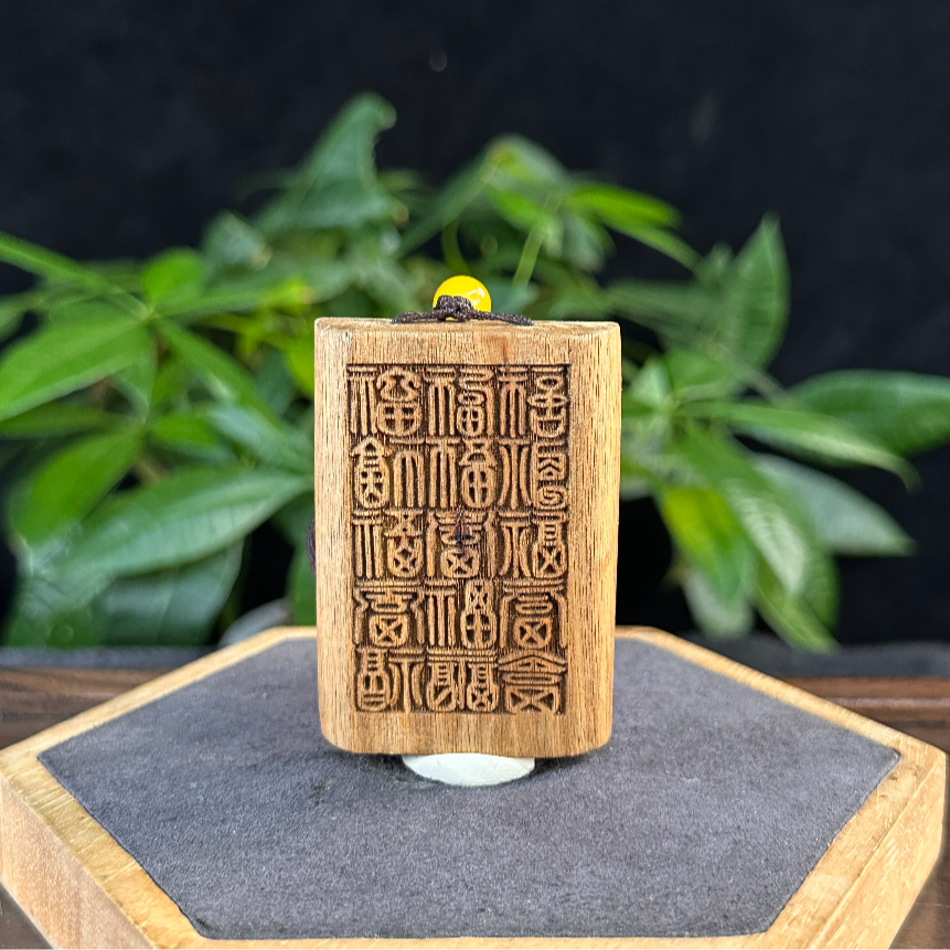 ZYCX-4028 金三角福牌17.4g 约：59*41*10mm