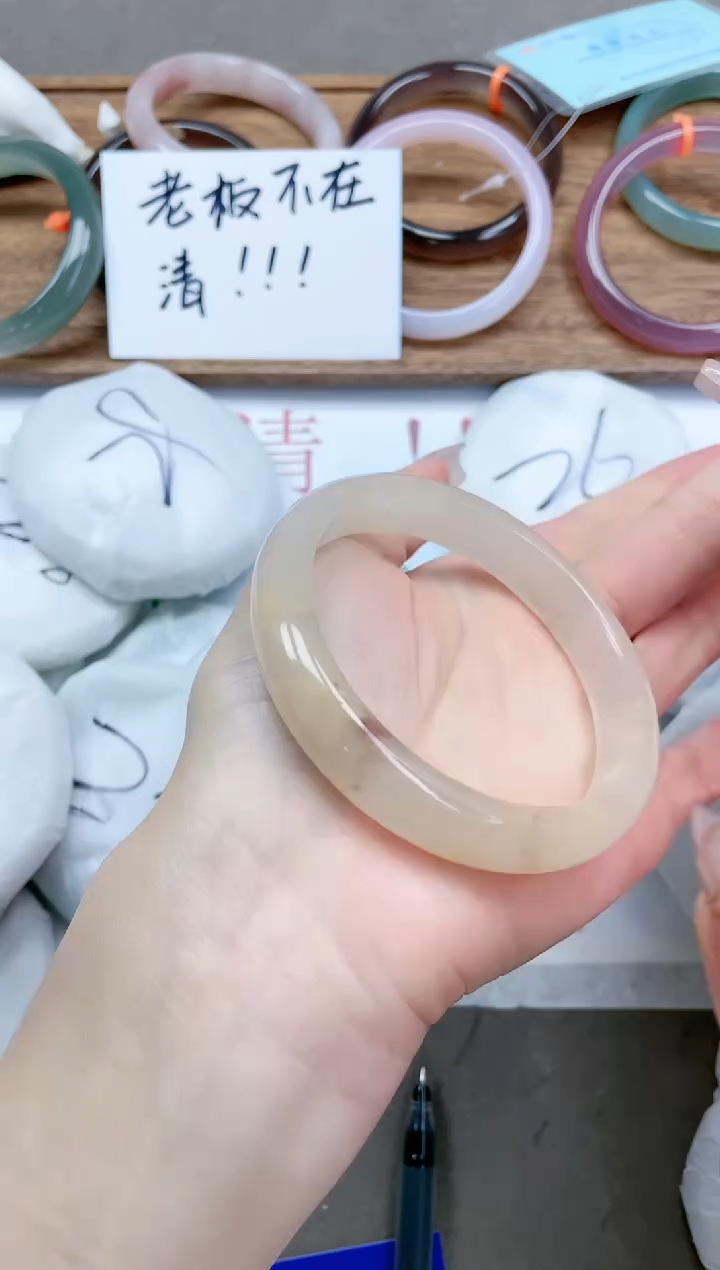 【闪购商品】石英质玉手镯未镶嵌13T21-62