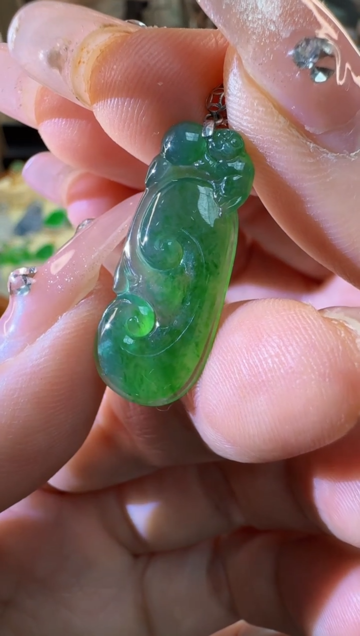 【闪购商品】翡翠颈饰18K金镶嵌缅甸A货翡翠吊坠