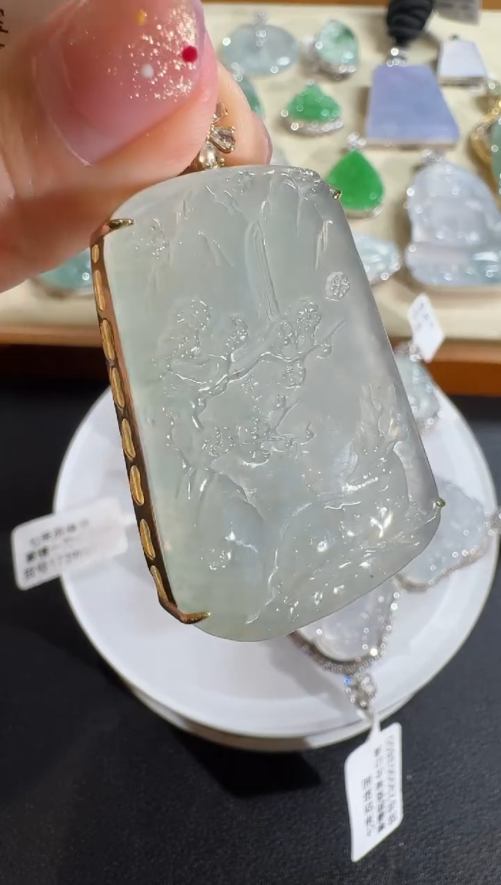 【闪购商品】翡翠吊坠(不含链)18K金镶嵌【源头工厂】钻石镶嵌