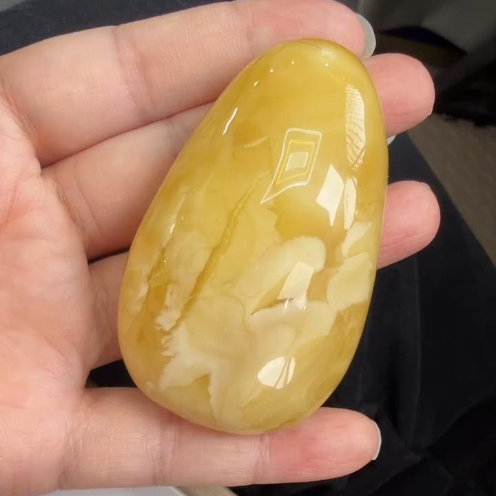 天然蜜蜡椭圆形吊坠多样性发一