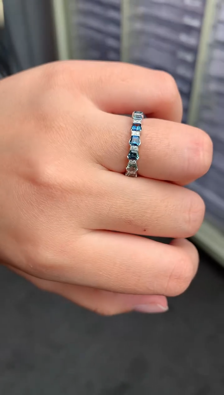 【闪购商品】彩色蓝宝石戒指18K金镶嵌2.4ct彩蓝宝戒指