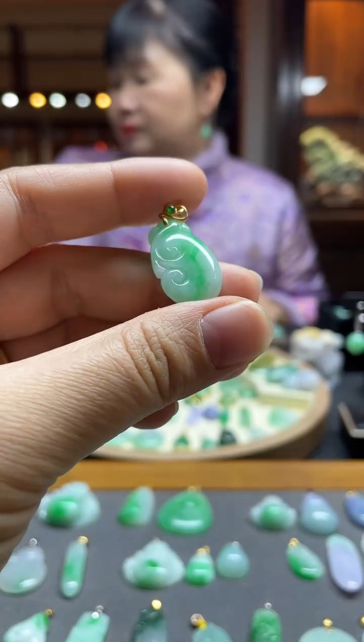 【闪购商品】翡翠颈饰18K金镶嵌如意