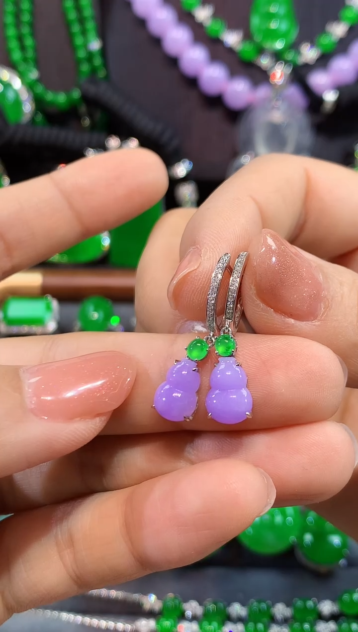 18K金镶嵌翡翠耳饰耳包