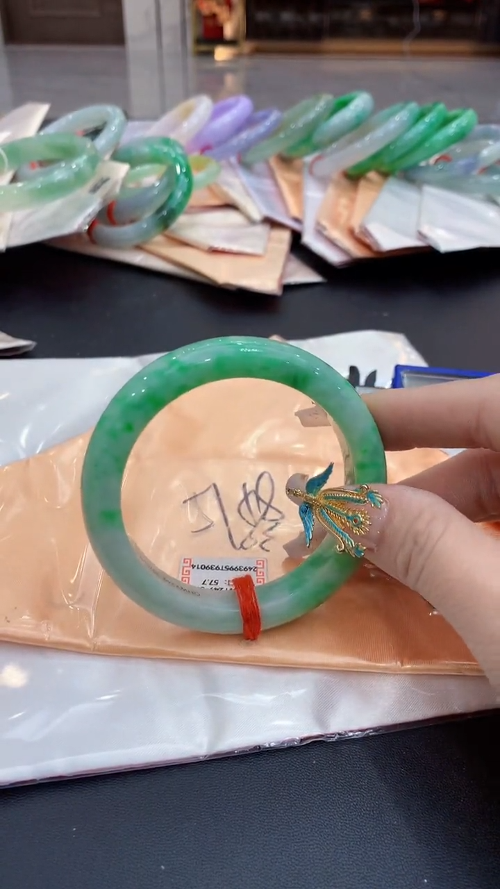 【闪购商品】翡翠手镯未镶嵌0934633915