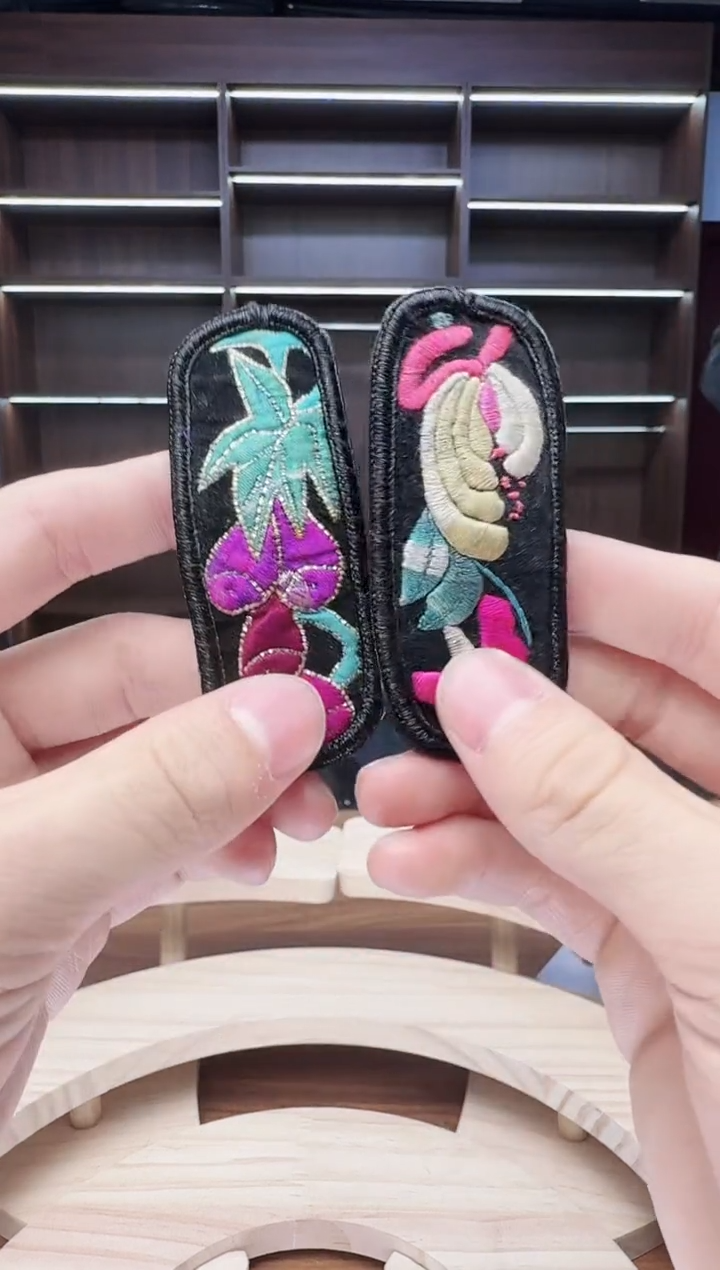 织绣415蒙阿苏苗绣传承