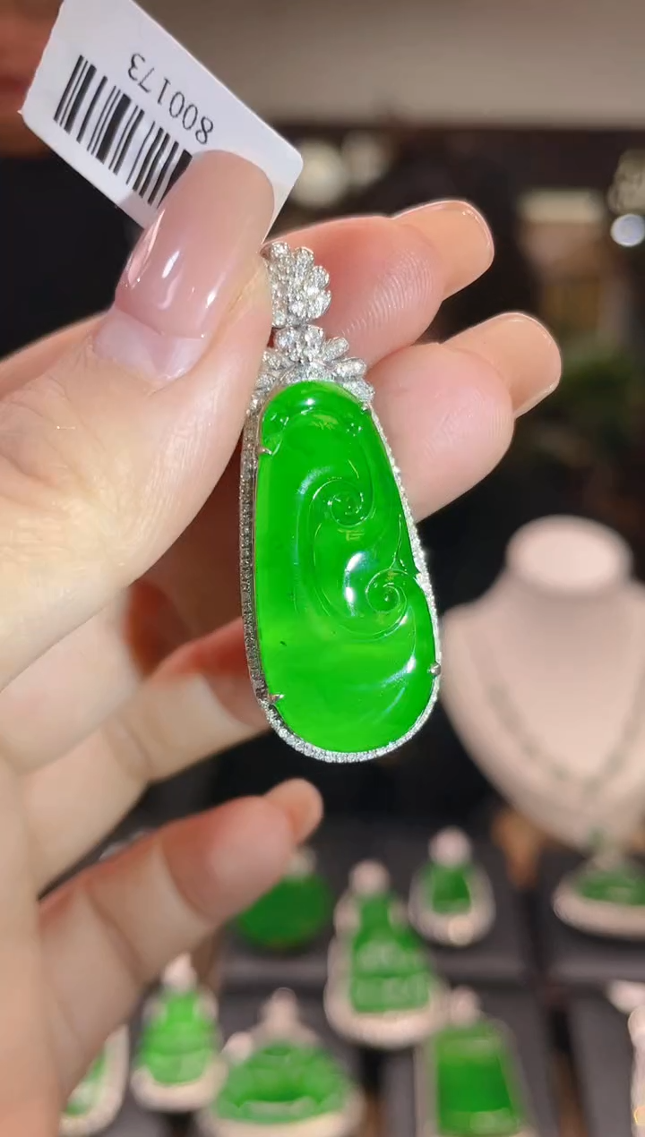 【闪购商品】翡翠颈饰18K金镶嵌翡翠吊坠