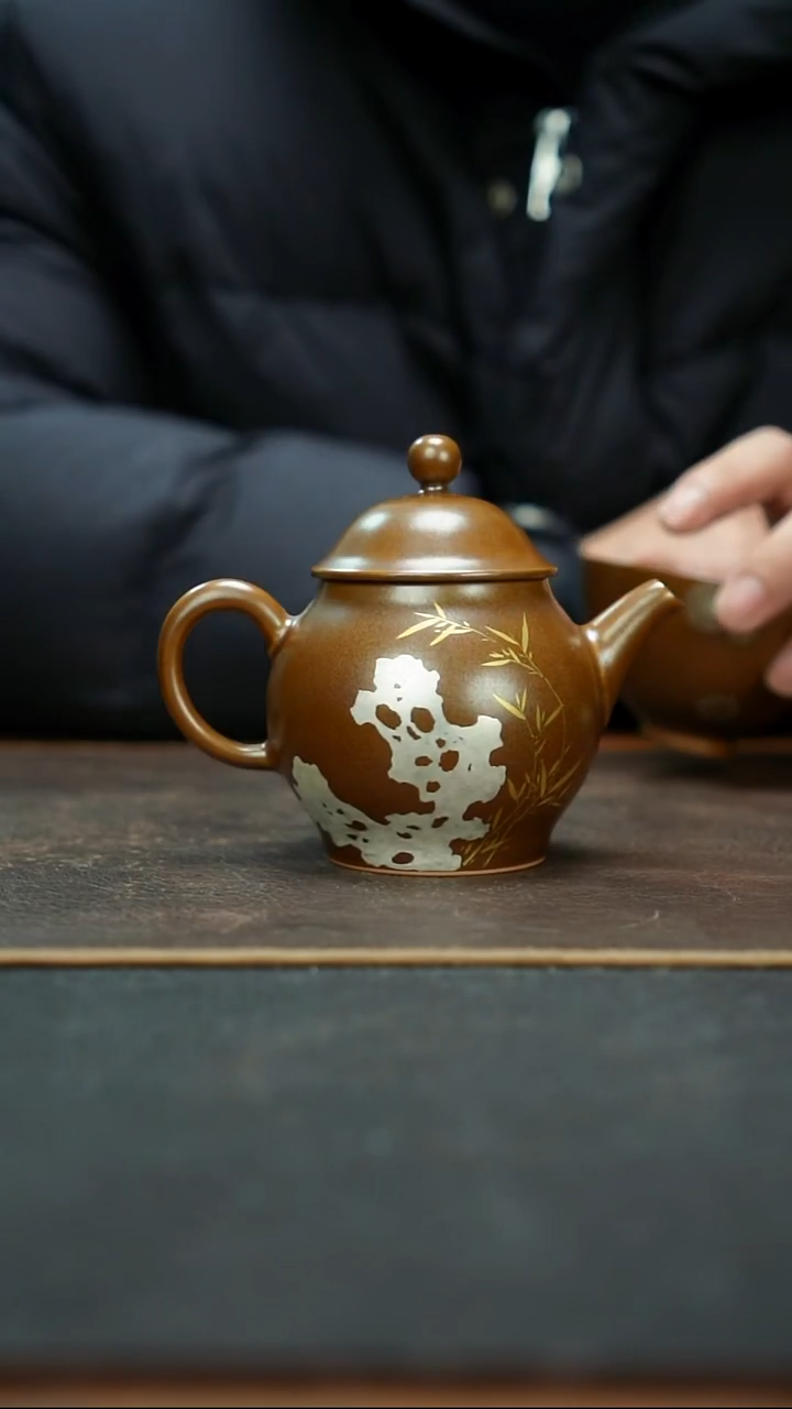 杯紫金釉手绘金银竹石图秋水壶
