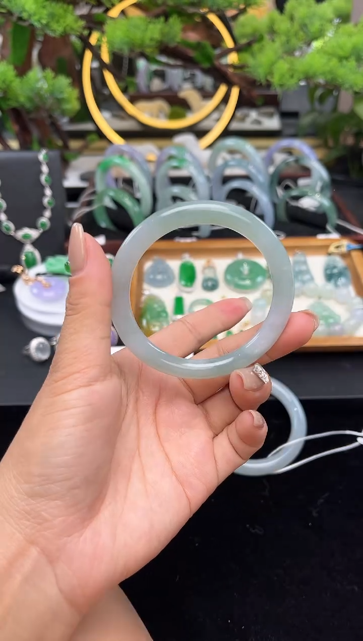 未镶嵌手镯翡翠手镯