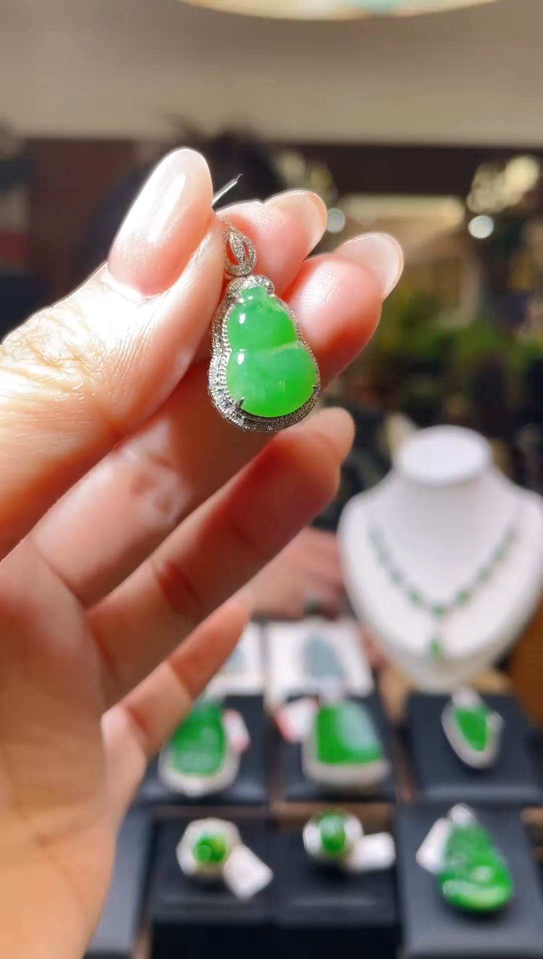 【闪购商品】翡翠吊坠(不含链)18K金镶嵌翡翠吊坠