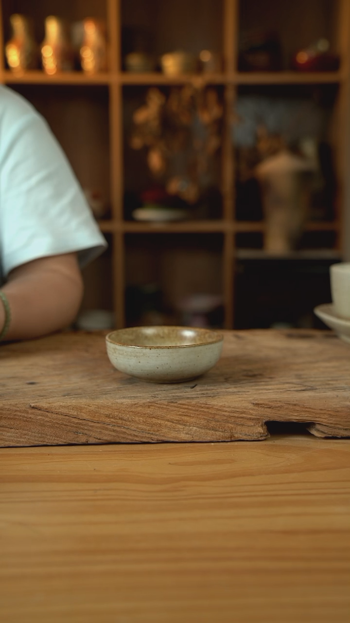 奶奶系列的大号蘸料碟1个