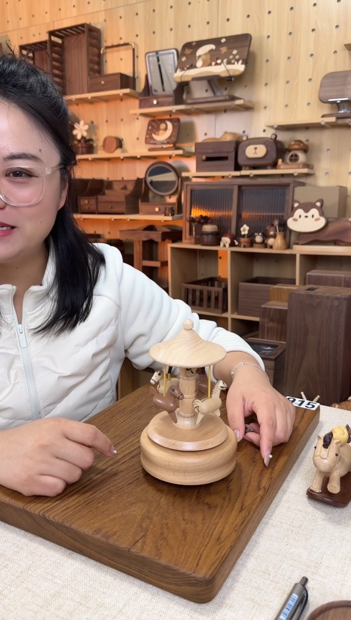 木实木旋转木马桌面摆件