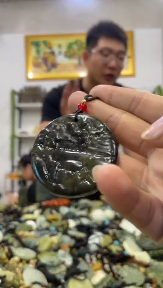 未镶嵌岫玉吊坠 