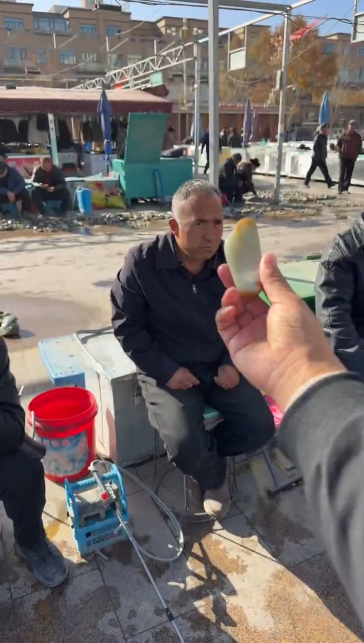 未镶嵌和田玉（糖玉）挂件和田玉