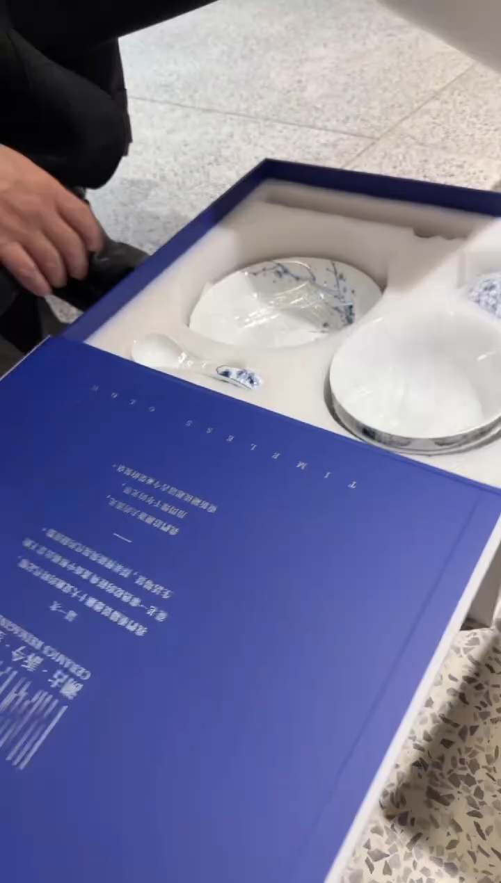 摆件瓷彤云山房  跨年狂欢 冰梅 38头