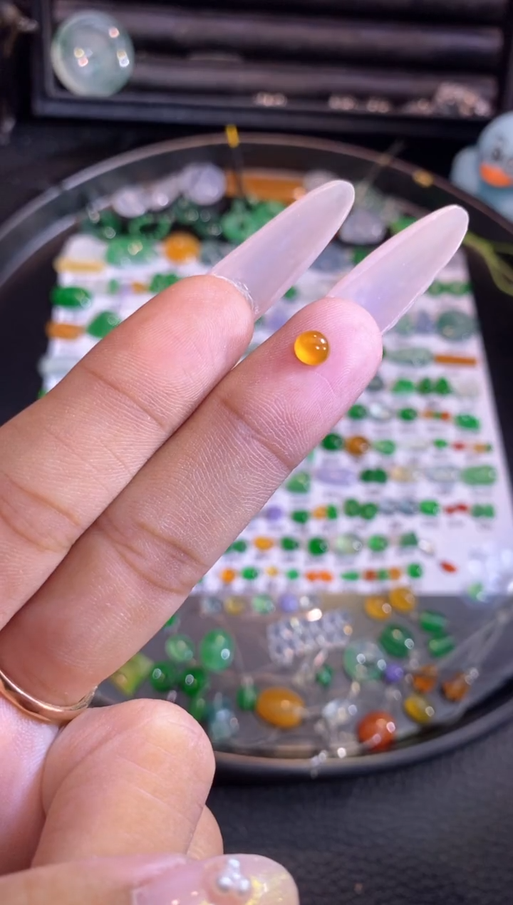 翡翠挂件未镶嵌蛋
