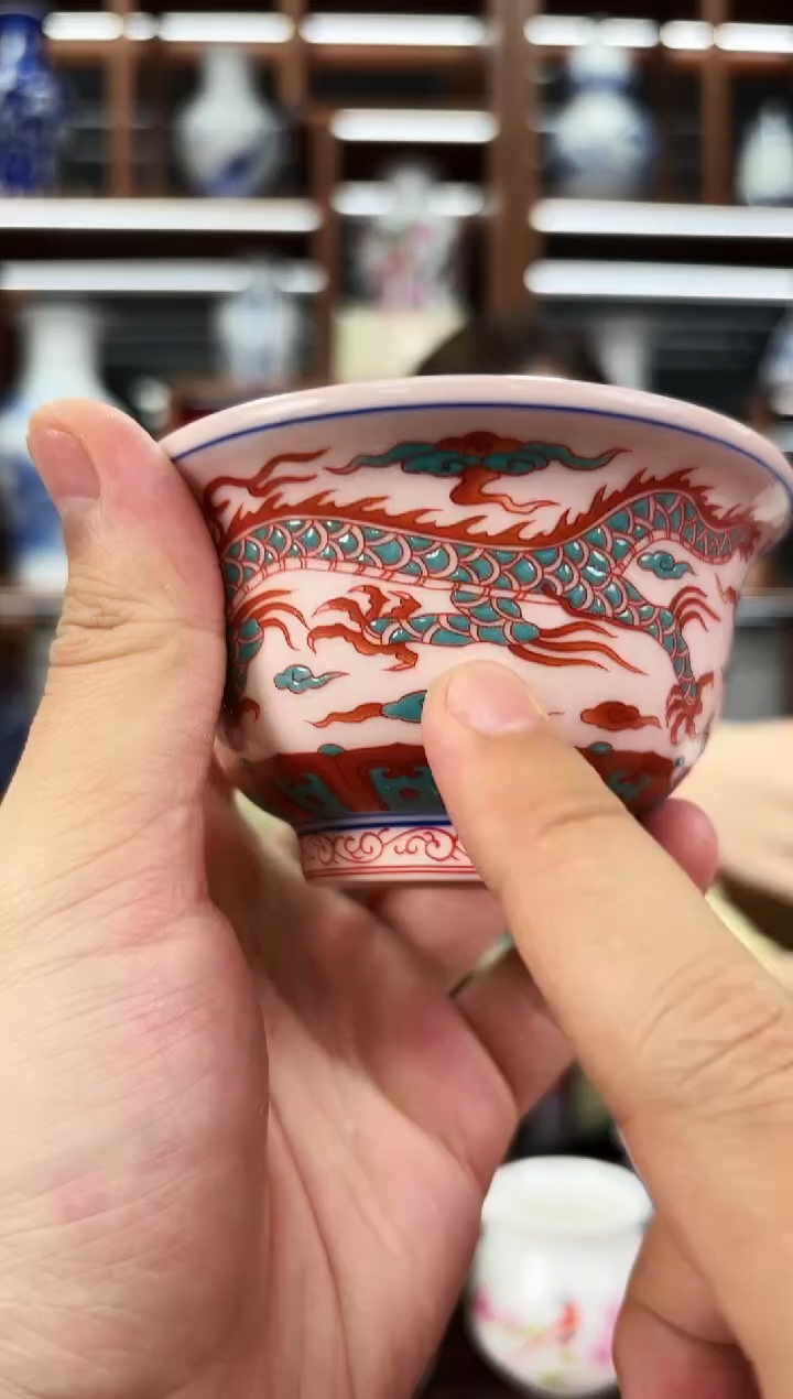 B14景德镇红稀稀龙凤呈祥压手杯