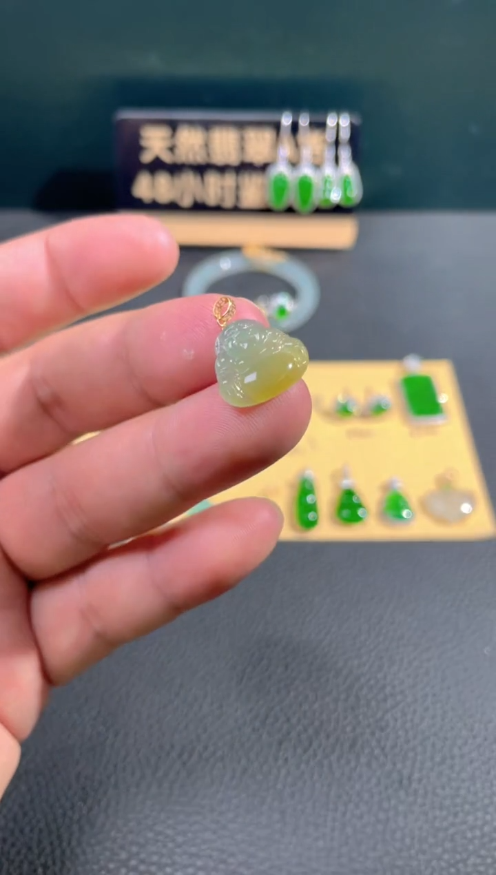 【闪购商品】翡翠颈饰18K金镶嵌翡翠