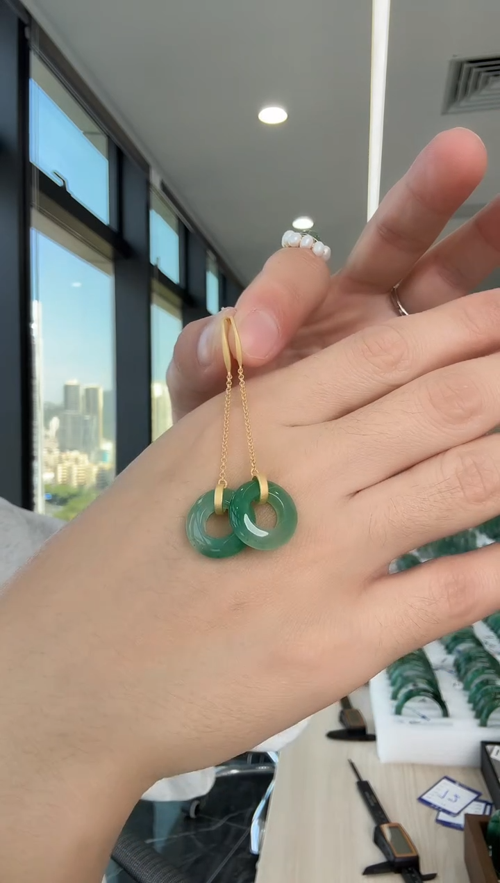 银S925镶嵌石英质玉（非洲翠）耳坠平安扣耳饰一对