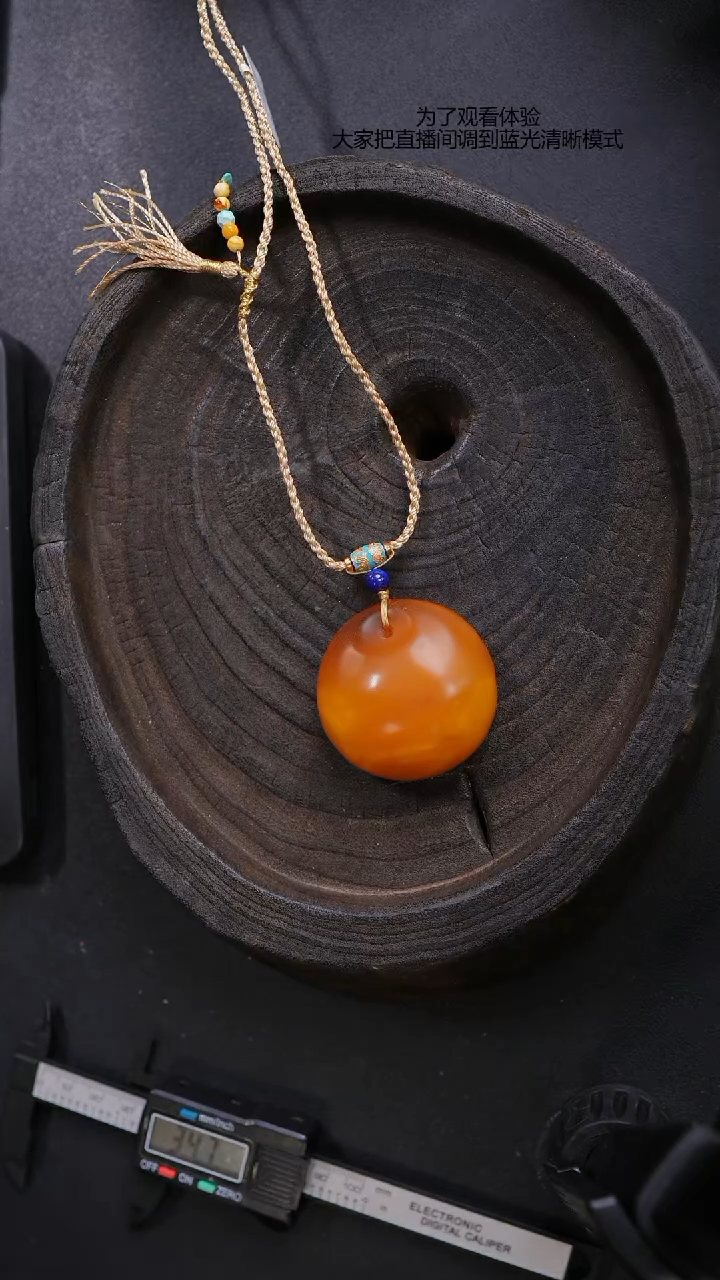 【闪购商品】琥珀裸石未镶嵌扣子