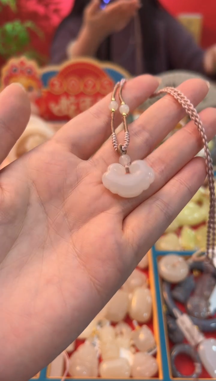 【闪购商品】和田玉吊坠未镶嵌白玉胖墩小如意锁