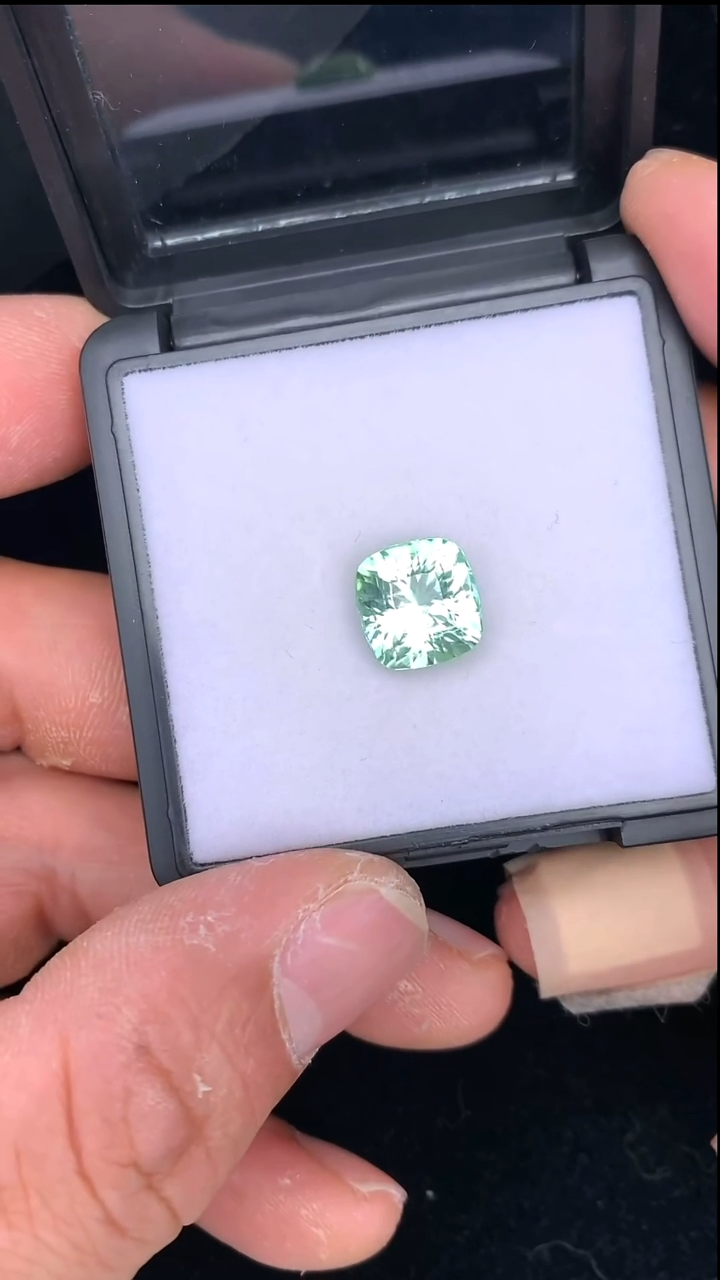 【闪购商品】碧玺裸石未镶嵌8.4克拉