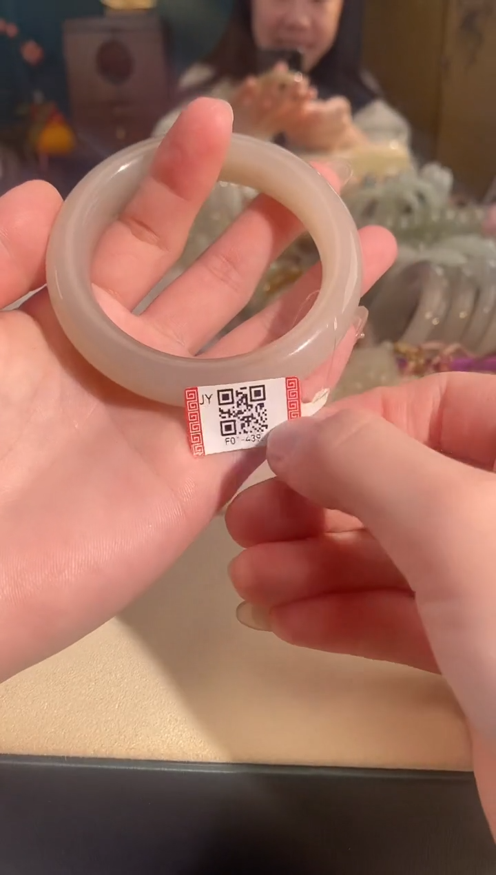 【闪购商品】和田玉手镯未镶嵌手镯55圈口