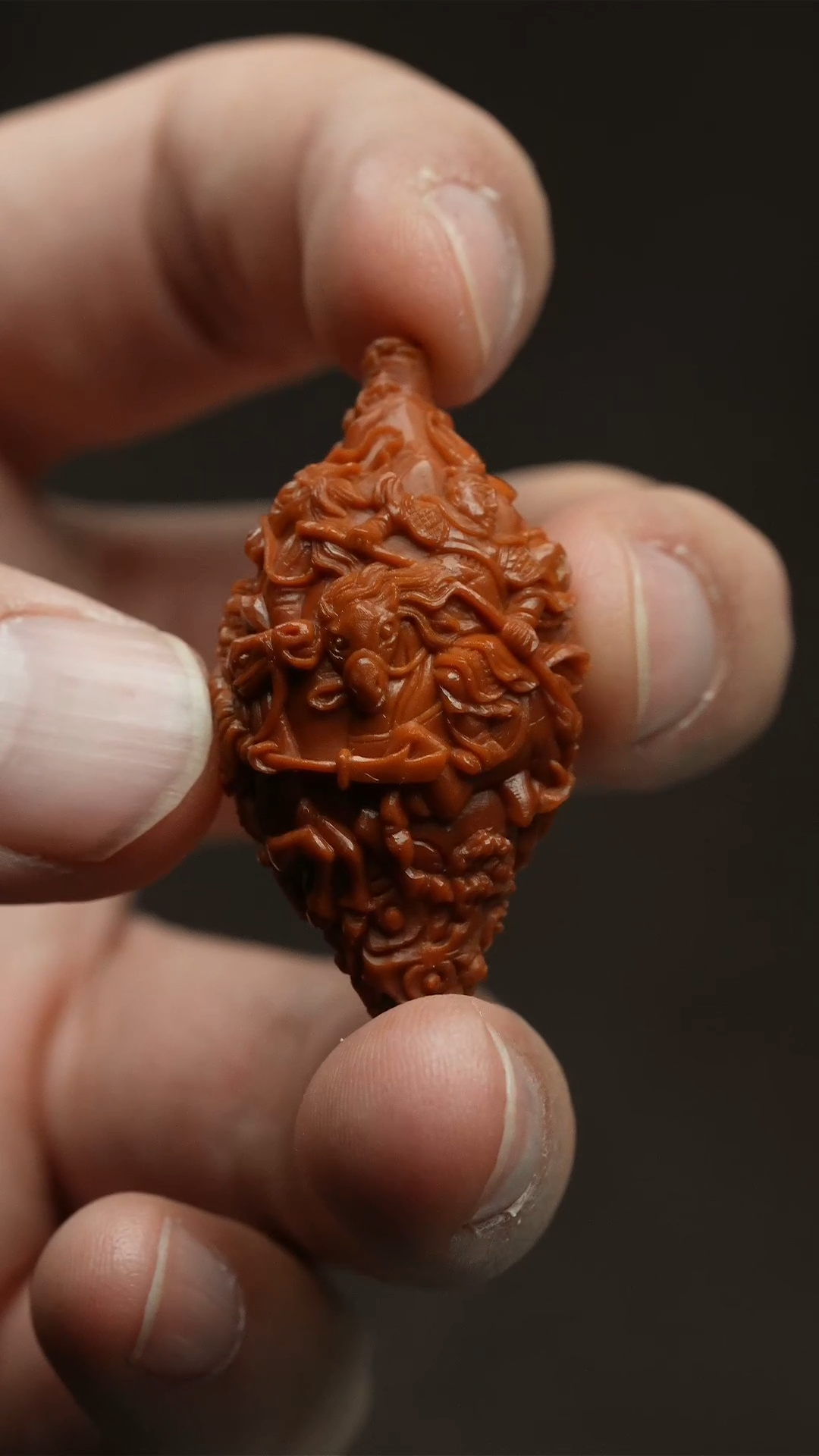 【闪购商品】橄榄核吊坠三英战吕布