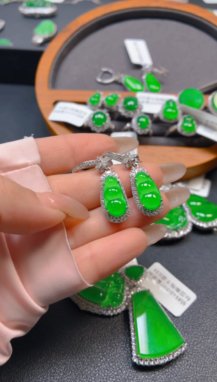 银S925镶嵌翡翠耳饰1