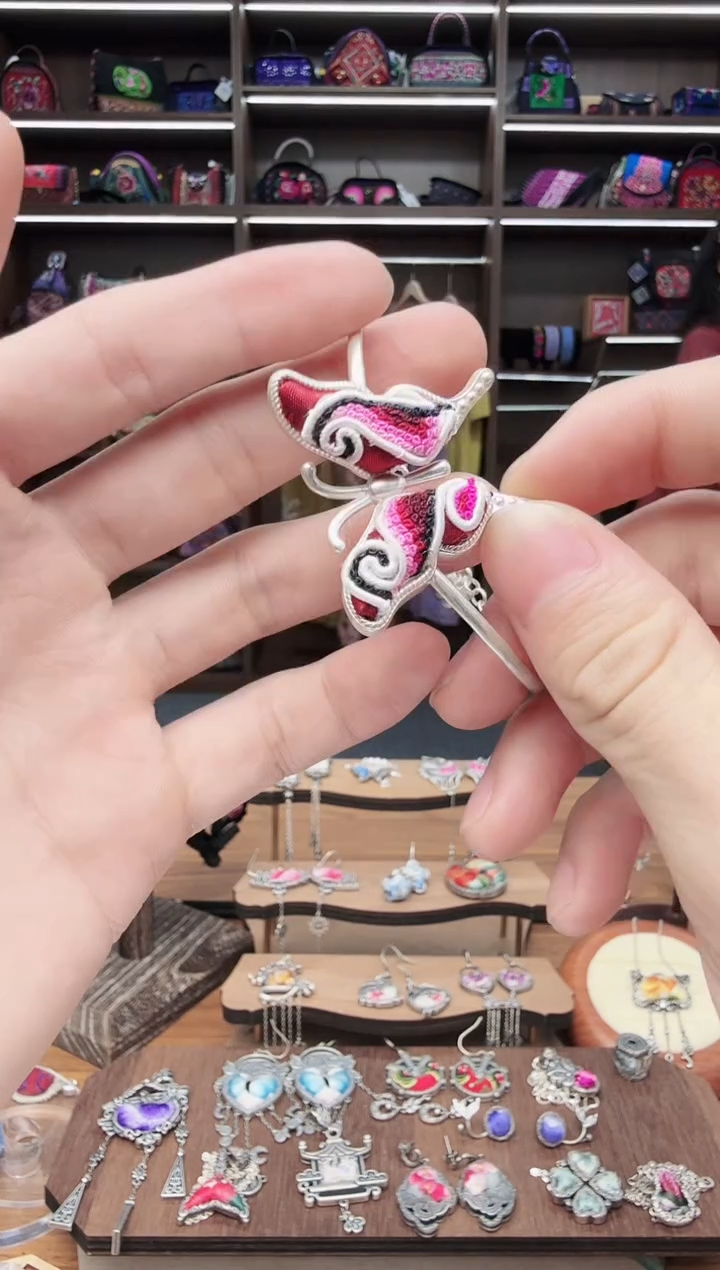 织绣84蒙阿苏苗绣传承旗舰店