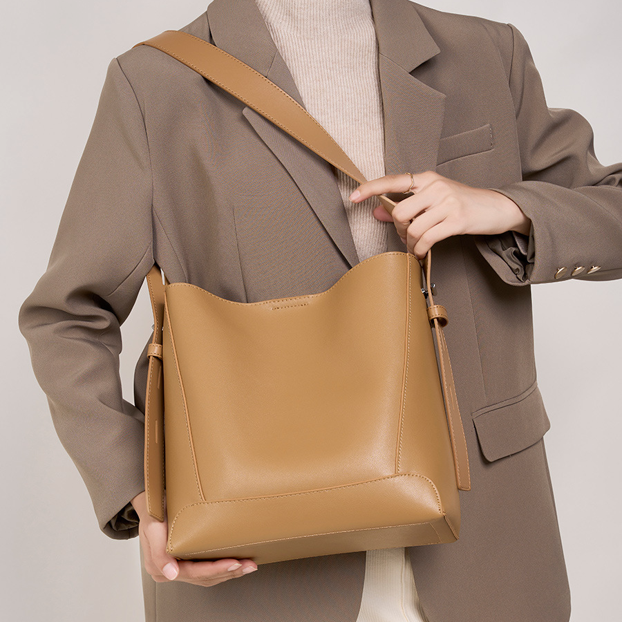 【轻奢】春夏新款休闲时尚斜跨女士包包百搭包包女款爆款2025水桶