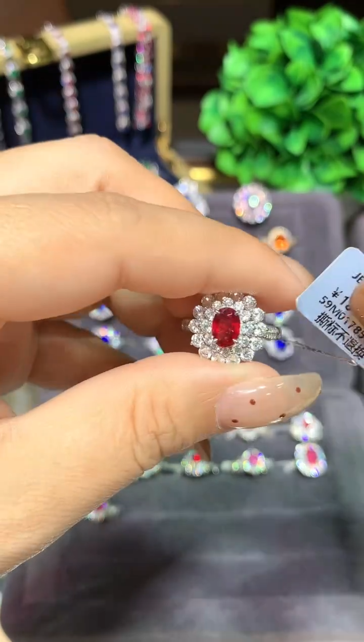 18K金镶嵌戒指尖晶石1.02ct