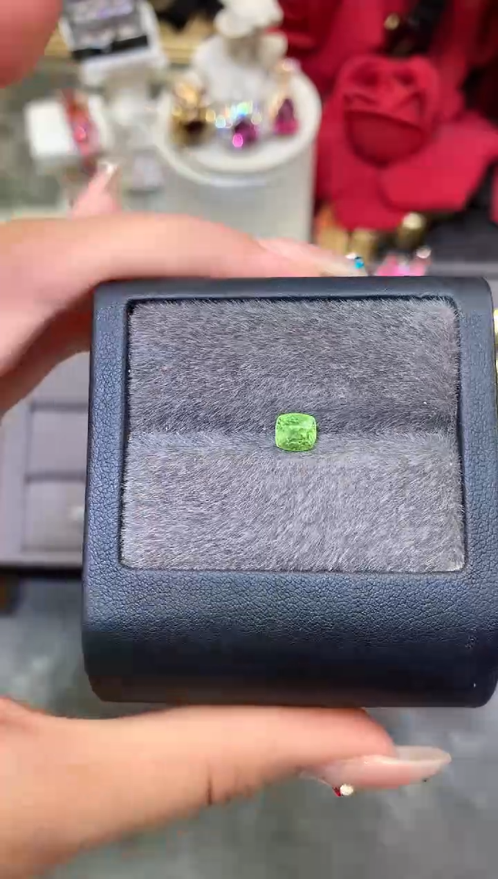 未镶嵌裸石定制橄榄石憨****山枕型 橄榄石 1.15ct