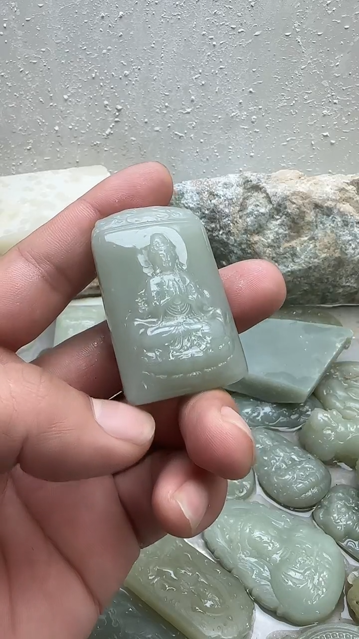 吊坠(赠链)未镶嵌和田玉10