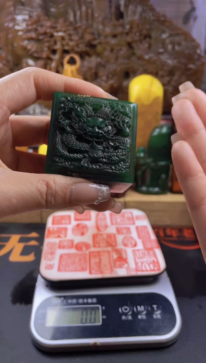 【闪购商品】寿山石印石绝绿方龙66