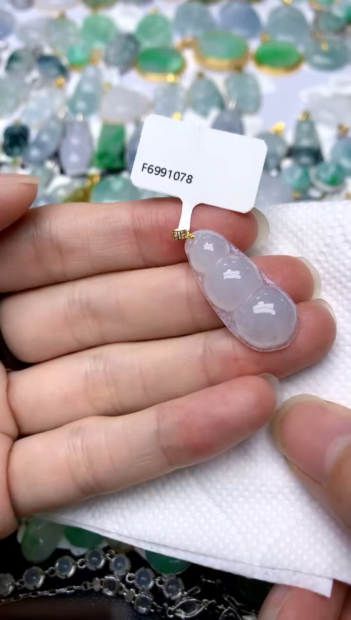 颈饰18K金镶嵌翡翠天然A货翡翠