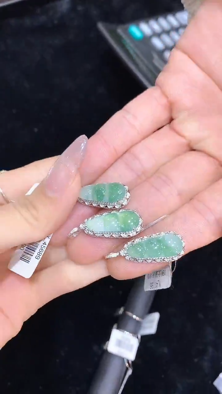 【闪购商品】翡翠吊坠(不含链)18K金镶嵌吊坠多样性发一YC