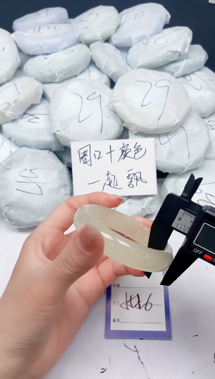 未镶嵌手镯石英质玉A371/5556