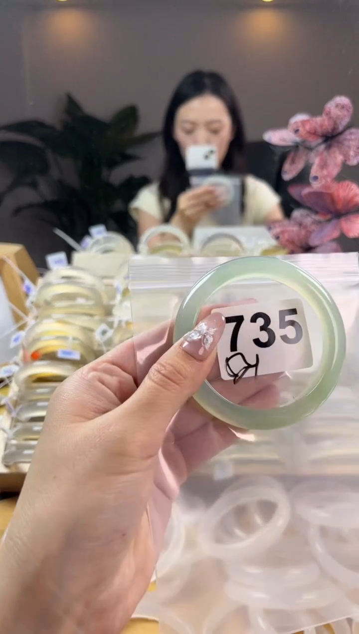 玛瑙/玉髓手镯未镶嵌735微瑕