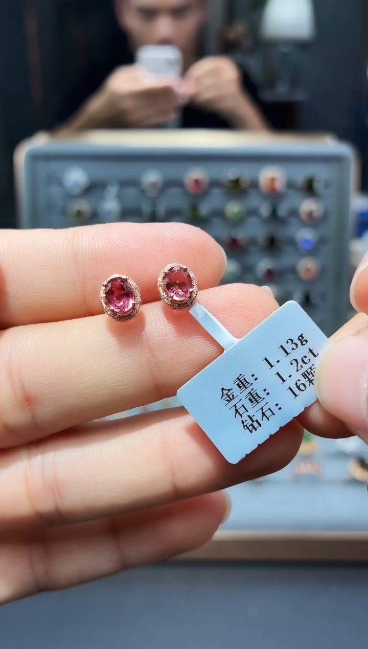 18K金镶嵌耳饰碧玺1.2配钻