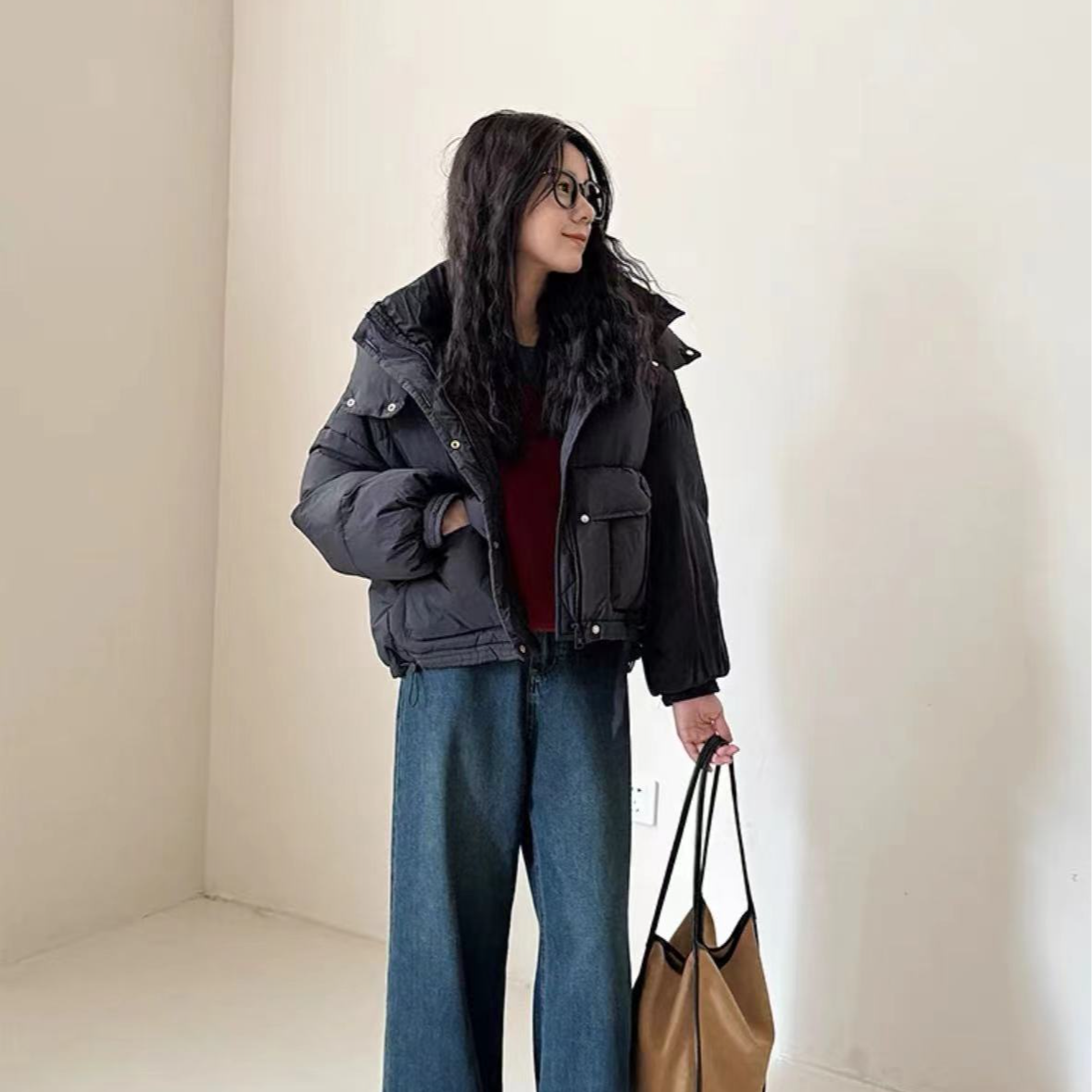 7795-扣子飘带款（黑色）连帽短款羽绒服