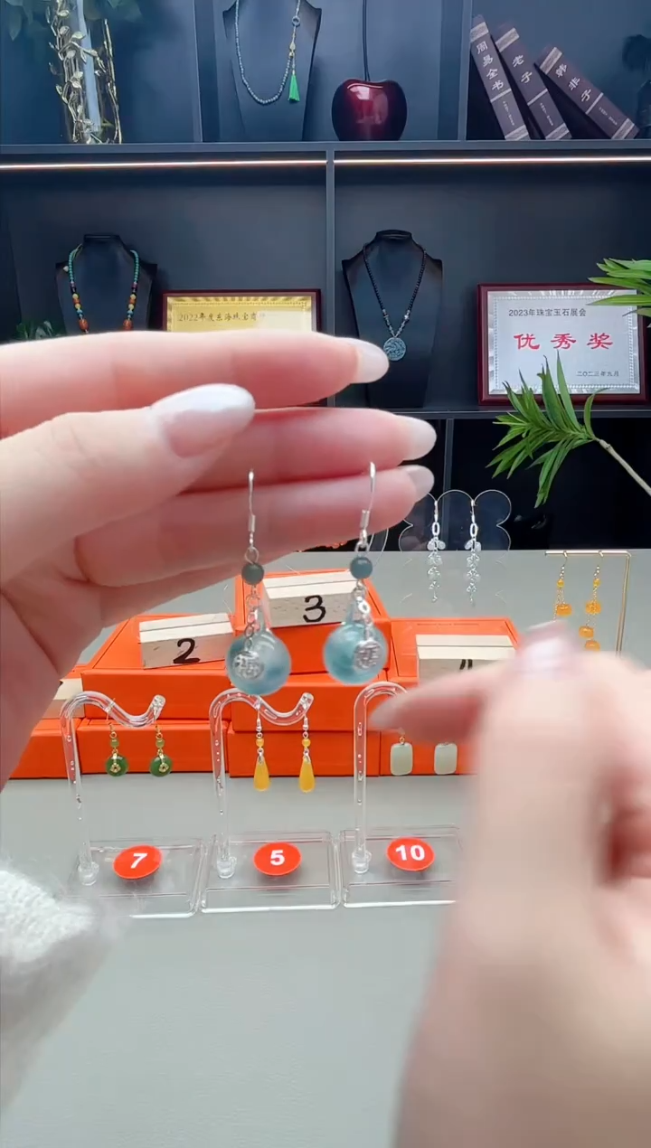 未镶嵌石英质玉（天山翠）耳钉721