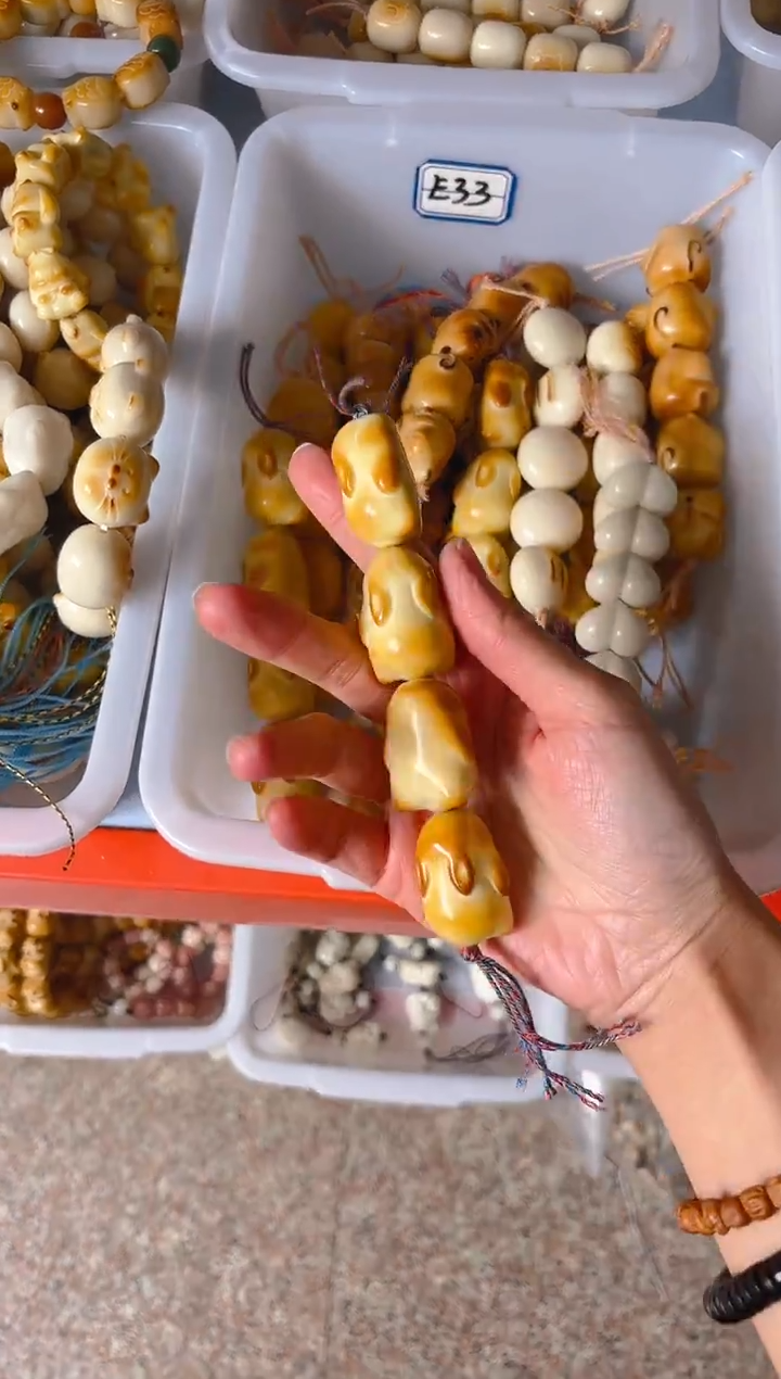 吊坠菩提根/象牙果黄色兔子棒棒糖