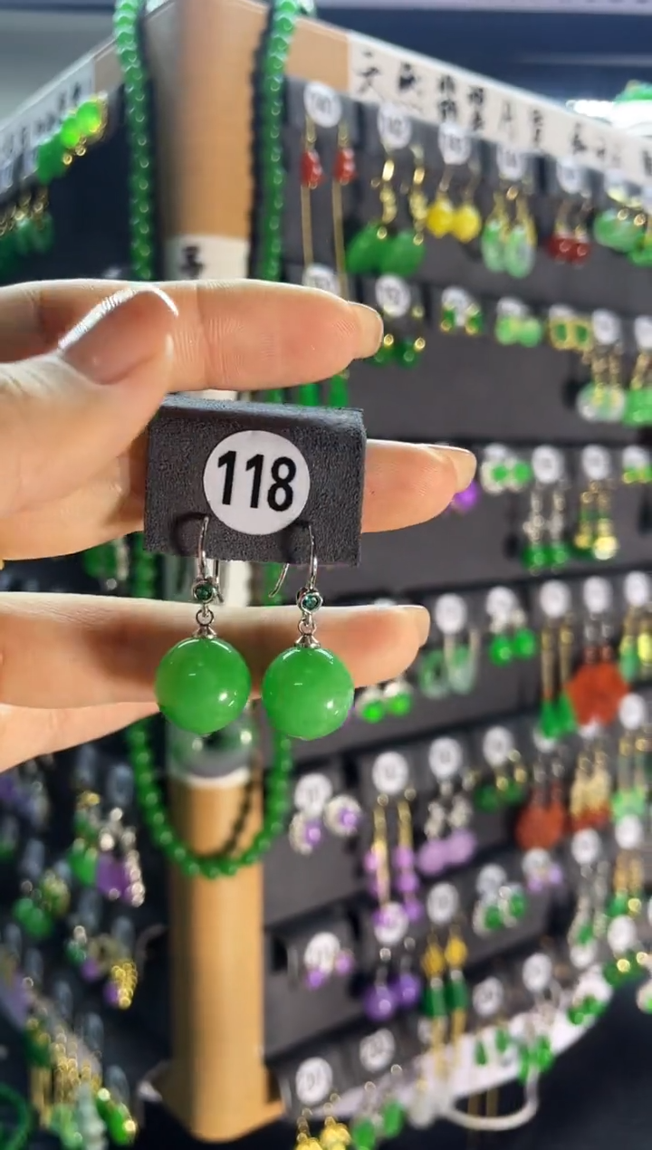 【闪购商品】翡翠耳饰银S925镶嵌118...