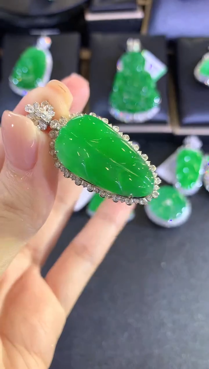 【闪购商品】翡翠吊坠(不含链)18K金镶嵌f14         